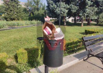 Препълнени кошчета загрозяват центъра на Русе