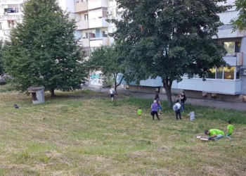 Почистването на кв.“Дружба“ завърши с десетки чували с боклуци