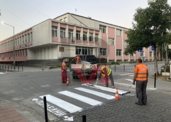 Обновяват пешеходните пътеки в Русе пред училища и градини