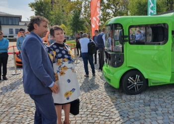 Росен Даскалов представи първия електрически автомобил L CITY, направен в България