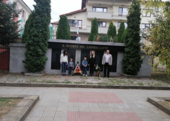 Бяла почете Независимостта на България с венци и цветя