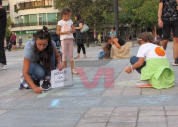 Арт протест с тебешири за чист въздух събра русенци /ВИДЕО/