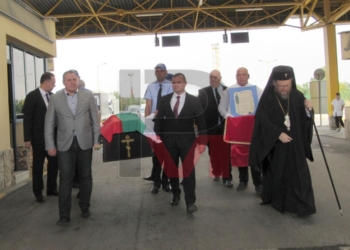 Ризата на Св.Петка от Яш пристигна в дар за манастира в Копривец /ВИДЕО/