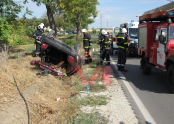 Автомобил се обърна по таван в района на гробището на Басарбово /ВИДЕО/