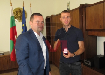 Вицеолимпийският шампион Християн Стоянов със златна значка „Русе“ /ВИДЕО/