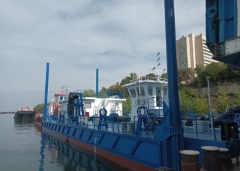Модерен понтон, построен в Гюргево за 2,3 млн.лв., вече е в Русе /ВИДЕО/