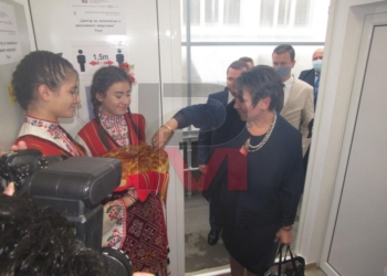 Министър Везиева откри модерен STEM център в ПГ по облекло /ВИДЕО/