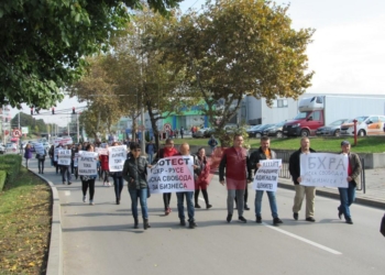 Ресторантьори и шивачки протестираха с шествие срещу цените на тока /ВИДЕО/