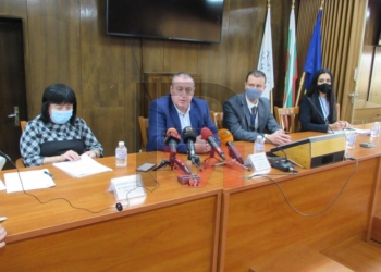 Щабът: Учениците в Русе, Бяла и Ценово онлайн, затварят школите /ВИДЕО/