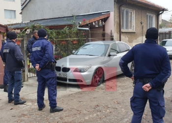 Полиция атакува ромски къщи в Русе, арестуваха двама и иззеха 30 000 лв. /ВИДЕО/