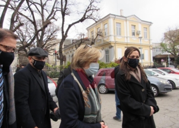 Директорът на Европол дойде в Русе за последна почит към убитата Елена /ВИДЕО/