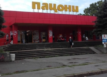 Млад мъж бе блъснат от такси, докато бяга след грабеж на жена в Русе