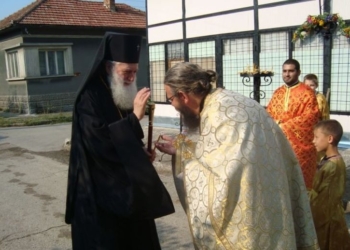 Бяла удостои патриарх Неофит със званието „Почетен гражданин“ /ВИДЕО/