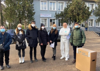 Младежи дариха кислороден апарат и пари на Белодробната болница в Русе