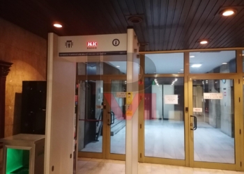 Влизането в сградата на общината – през нова терморамка