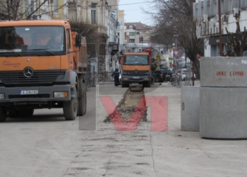 Затруднено е движението по ул. „Княжеска“ до новата поща /ВИДЕО/