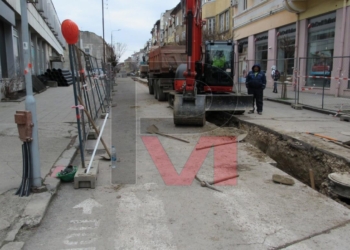 Затруднено е движението по ул. „Княжеска“ до новата поща /ВИДЕО/