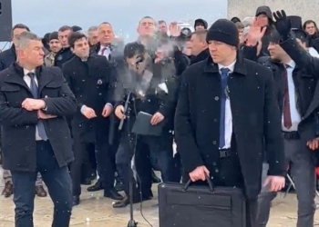 Русенец замерял премиера, министър Събев иска оставката на шефа на НСО