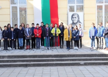 Математическата гимназия в Русе чества днес двоен празник