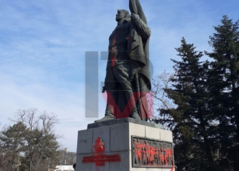 Тази нощ: Два опита за заливане на Паметника на Альоша с червена боя в Русе