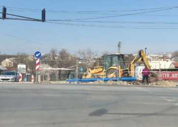 Затвориха едната лента на кръстовището на Ялта заради ВиК-проекта