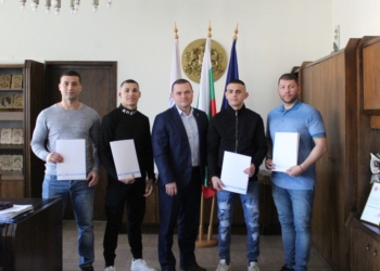 Европейските медалисти по бокс от Русе получиха награди от общината