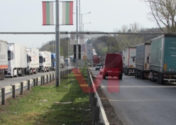 Шофьор на тир: За 2 часа се придвижих само 300 метра към Дунав мост /ВИДЕО/