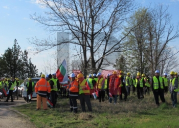 Липсата на пари за пътища в Русенско изкара на протест фирмите /ВИДЕО/