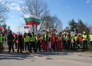 Липсата на пари за пътища в Русенско изкара на протест фирмите /ВИДЕО/