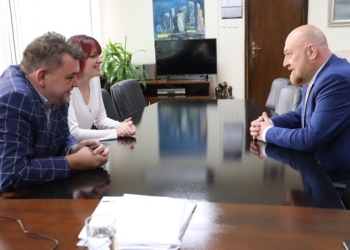 Родители на деца с аутизъм представиха проект с мерки пред областния управител