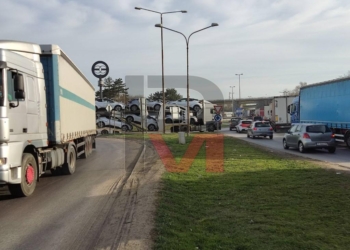 Огромни тапи по бул.“Тутракан“ и „България“, мартенчани затварят Русе-Силистра