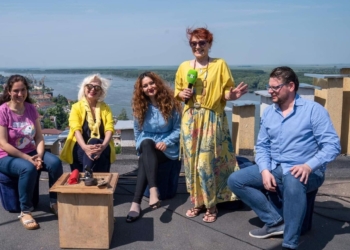 В Русе: Комичната опера „Телефонът“ въвлича зрителите в забавен пърформанс