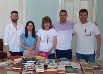 Младежи ГЕРБ-Русе дариха над 100 книги на библиотека „Любен Каравелов“