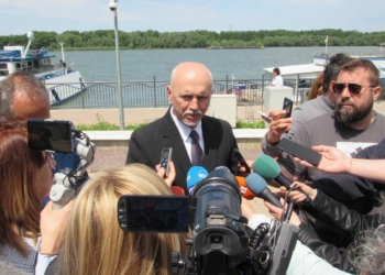 Министър Събев: Няма да се поддадем на шантажи от превозвачите /ВИДЕО/