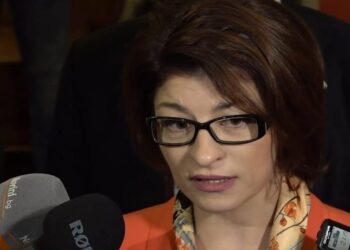 Десислава Атанасова: Правителството се разпада не заради идеология, а заради взаимни обвинения