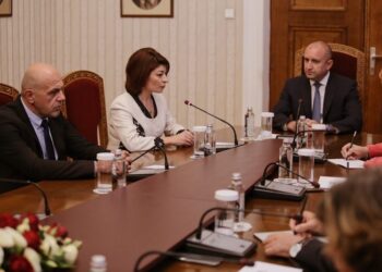 Атанасова с остра критика за неявяването на ПП на консултациите при президента
