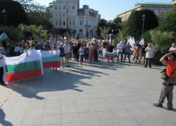 Протест срещу изгонването на руските дипломати се състоя в Русе /ВИДЕО/