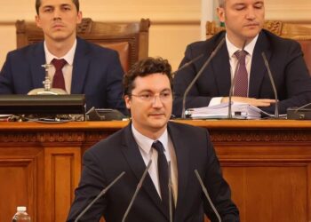 Крум Зарков: Гласувах против оставката, защото не приемам първи да си отиват достойните