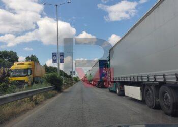 Опашките от камиони продължават, стана и пътен инцидент /ВИДЕО/