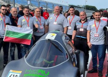 Студенти от Русе изминаха 108 км с 1 кубик водород със своя HydRU V5