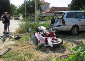 Моторист загина след сблъсък с кола на изхода от Басарбово /ВИДЕО/