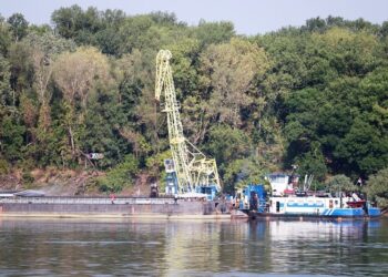 Пожарът на двете баржи с въглища в река Дунав е потушен