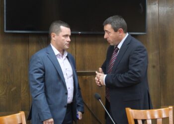 Пенчо Милков се срещна със зам.-министъра на транспорта за спиране на тежкотоварните камиони