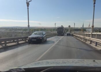 Аварирала кола на Дунав мост създава допълнителни затруднения/ ВИДЕО/