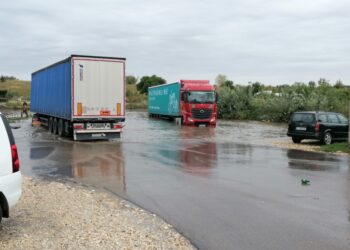 Огромна локва е блокирала входа към Свободна зона/ВИДЕО/