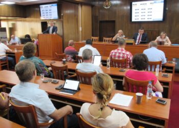 Общински съветници внесоха подписка за извънредна сесия заради трафика