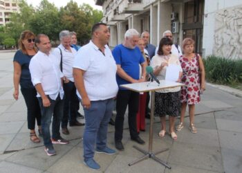 ГЕРБ и СДС: Оставка на Пазарджиев, а летището – паркинг за тирове /ВИДЕО/