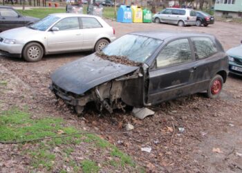 Община Русе: Подавайте сигнали за стари автомобили без видими следи от употреба