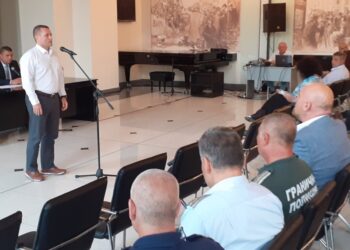 Кметът за тировете: До изграждането на буферен паркинг камионите да спират извън Русе