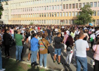 Първият учебен звънец удари в училищата в Русе /ВИДЕО/